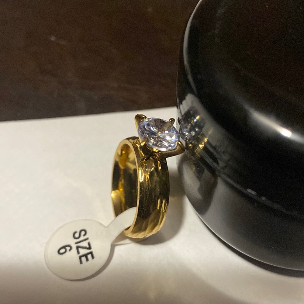 Ring woman